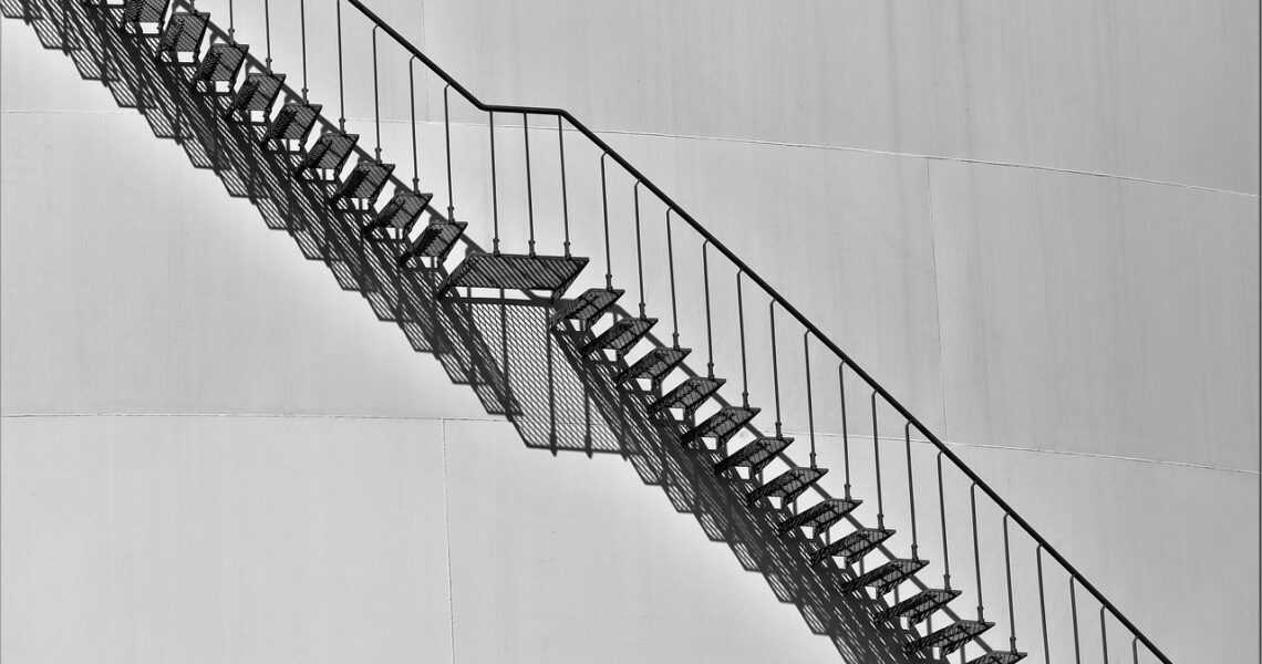 Nożycowe schody strychowe – jakie mają zalety?