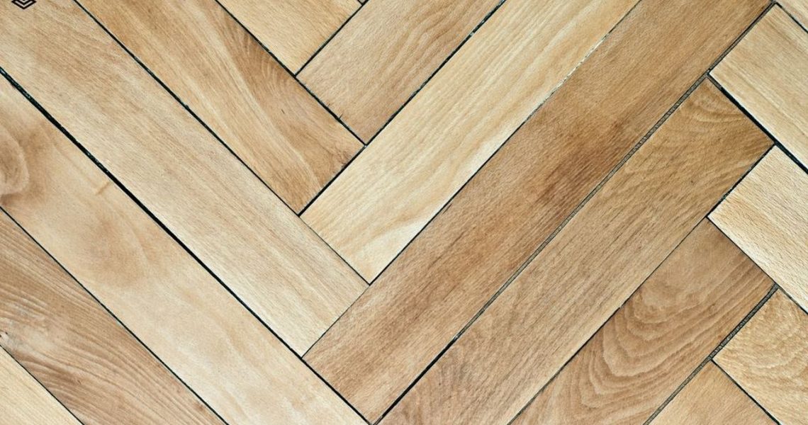 Szukasz podłogi na długie lata? Wybierz parkiet i ciesz się eleganckimi wnętrzami